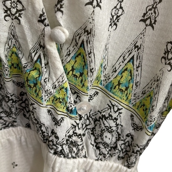 NWT Gypsy 05 Printed Romper Button Surplice Bust SZ M - Picture 7 of 10